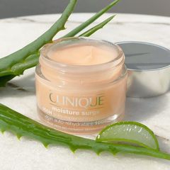 Kem dưỡng Clinique Moisture Surge 100H cấp ẩm, tươi trẻ, chống stress cho da, 50ml 