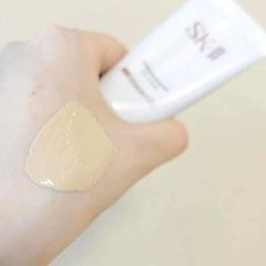 CC SKII Atmosphere CC Cream 5in1 bảo vệ tối da, đều sắc màu và rạng rỡ da.