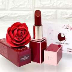 Son Tom Ford Lip Color dòng son thượng hạng, #16 Scarlet Rouge - đỏ thuần sang trọng.