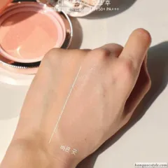Cushion The Whoo Radiant White Tone Up che phủ tốt và sáng nâng tone mịn da.