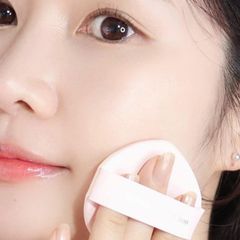 Cushion The Whoo Radiant White Tone Up che phủ tốt và sáng nâng tone mịn da.