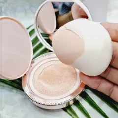 Cushion The Whoo Radiant White Tone Up che phủ tốt và sáng nâng tone mịn da.