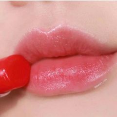 Son dưỡng Sum:37 Time Energy Moist Lip Balm căng mọng môi, #Red - đỏ dâu