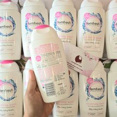 Dung dịch vệ sinh phụ nữ Femfresh Soothing Wash cao cấp làm sạch và khô thoáng, 250ml
