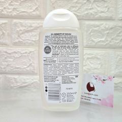 Dung dịch vệ sinh phụ nữ Femfresh 0% Sensitive Intimate Wash cao cấp cho da nhạy cảm, 250ml