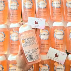 Dung dịch vệ sinh phụ nữ Femfresh Daily Wash cao cấp kháng khuẩn và khử mùi, 250ml