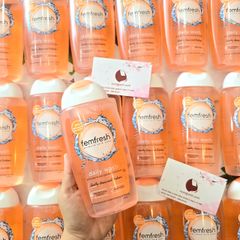 Dung dịch vệ sinh phụ nữ Femfresh Daily Wash cao cấp kháng khuẩn và khử mùi, 250ml