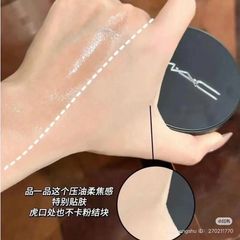 Phấn phủ Mac Studio Fix Powder Plus che phủ, mịn, kiềm dầu #NC25 trung bình sáng (New)