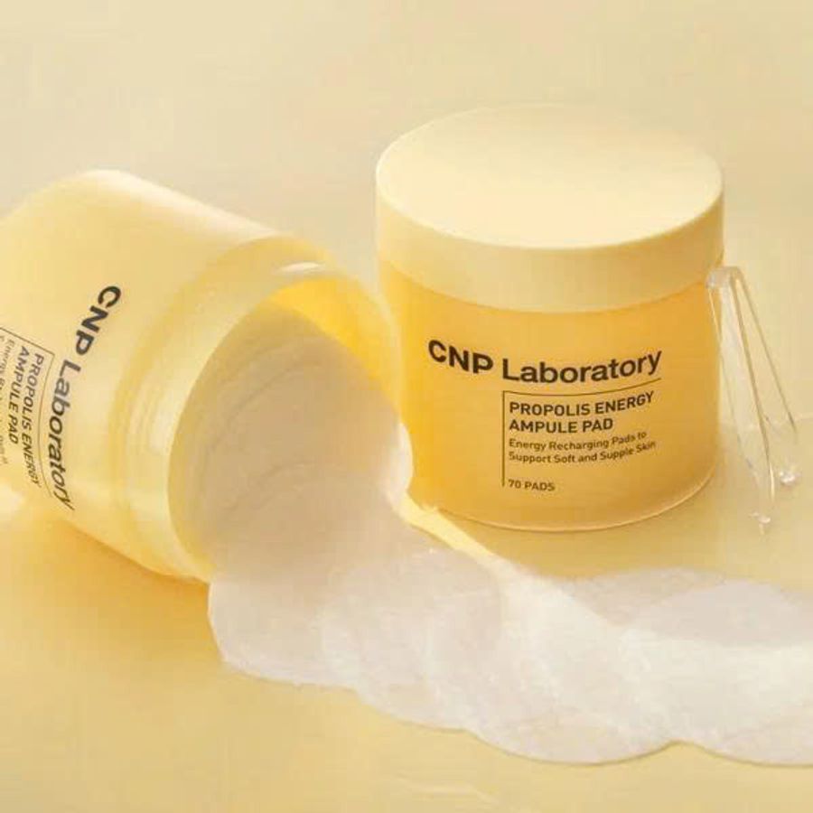 Mặt nạ CNP Laboratory Propolis Energy Ampule Pad sáng mịn và se nhỏ lỗ chân lông.