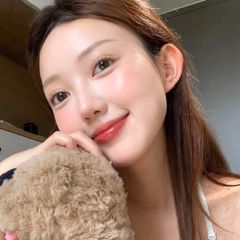 Son dưỡng Lancome Idole Butterglow căng mượt và tăng sắc môi, #60 đỏ berry, mini