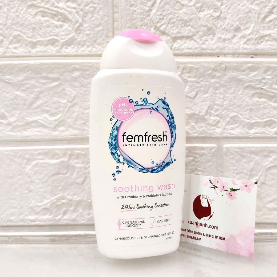 Dung dịch vệ sinh phụ nữ Femfresh Soothing Wash cao cấp làm sạch và khô thoáng, 250ml