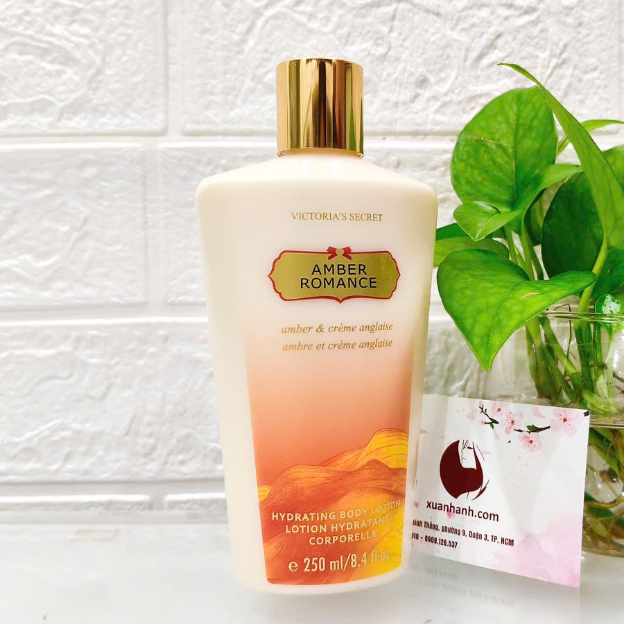Sữa dưỡng thể Victoria Secret Amber Romance mềm mượt và quyến rũ, 250ml