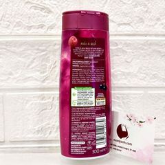 Sữa tắm Isana sạch mịn da với hương quả mọng tươi mới, #Berry Secret, 300ml