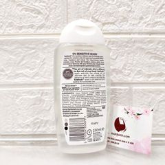 Dung dịch vệ sinh phụ nữ Femfresh 0% Sensitive Intimate Wash cao cấp cho da nhạy cảm, 250ml