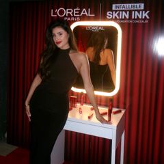 Kem nền và che khuyết điểm 2in1 L'oreal Skin Ink nhanh gọn, bền màu, tự nhiên
