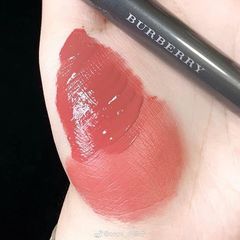 Son Burberry Velvet Crush #16 Copper Pink màu hồng đất quyến rũ, ngọt ngào.