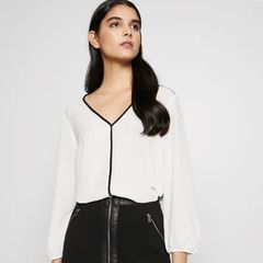 Áo sơ mi voan DKNY cổ tim trắng phối viền đen nền nã, sang trọng