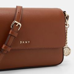 Túi DKNY màu nâu thời thượng, da thật vân xước sang trọng, tinh tế (22x14cm)