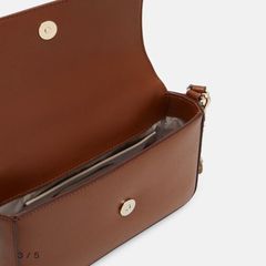 Túi DKNY màu nâu thời thượng, da thật vân xước sang trọng, tinh tế (22x14cm)