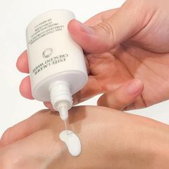 Chống nắng Estee Lauder Crescent White Brightening UV Protector Ultra-Légere SPF45, 30ml