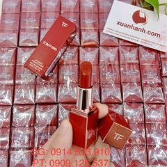 Son Tom Ford Lip Color dòng son thượng hạng, #16 Scarlet Rouge - đỏ thuần sang trọng.