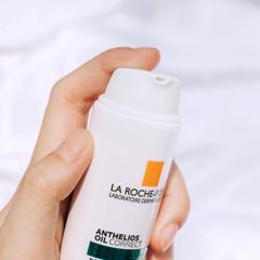 Kem chống nắng La Roche Posay Anthelios Oil Correct cho da dầu, dễ nổi mụn, 50ml (THANH LÝ)