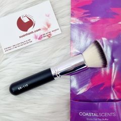 Cọ Coastal Scents Bionic Flat Top Buffer phủ phấn hoặc xoáy nền rất chất.