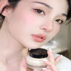 Kem lót Bobbi Brown Vitamin Enriched Face Base căng mọng, mịn màng và rạng rỡ làn da.