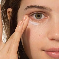 Kem dưỡng mắt Lancome Absolue Revitalizing Eye Cream trẻ hóa, phục hồi da mắt, 5ml 