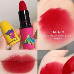 Son MAC Powder Kiss Lipstick lì mịn, #Turn Up Your Luck đỏ hồng tươi trẻ, rạng rỡ (THANH LÝ)