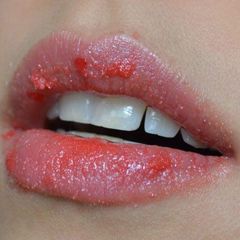 Beauty Treats Lip Scrub tẩy tế bào chết và dưỡng mềm mướt đôi môi - 10.5g