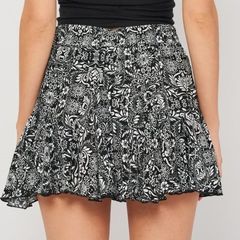 Quần váy Zara họa tiết hoa đen trắng thanh lịch, trẻ trung, nữ tính, size S
