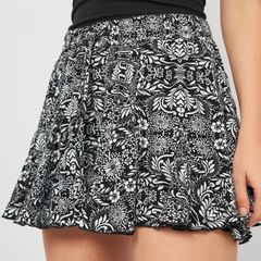 Quần váy Zara họa tiết hoa đen trắng thanh lịch, trẻ trung, nữ tính, size S