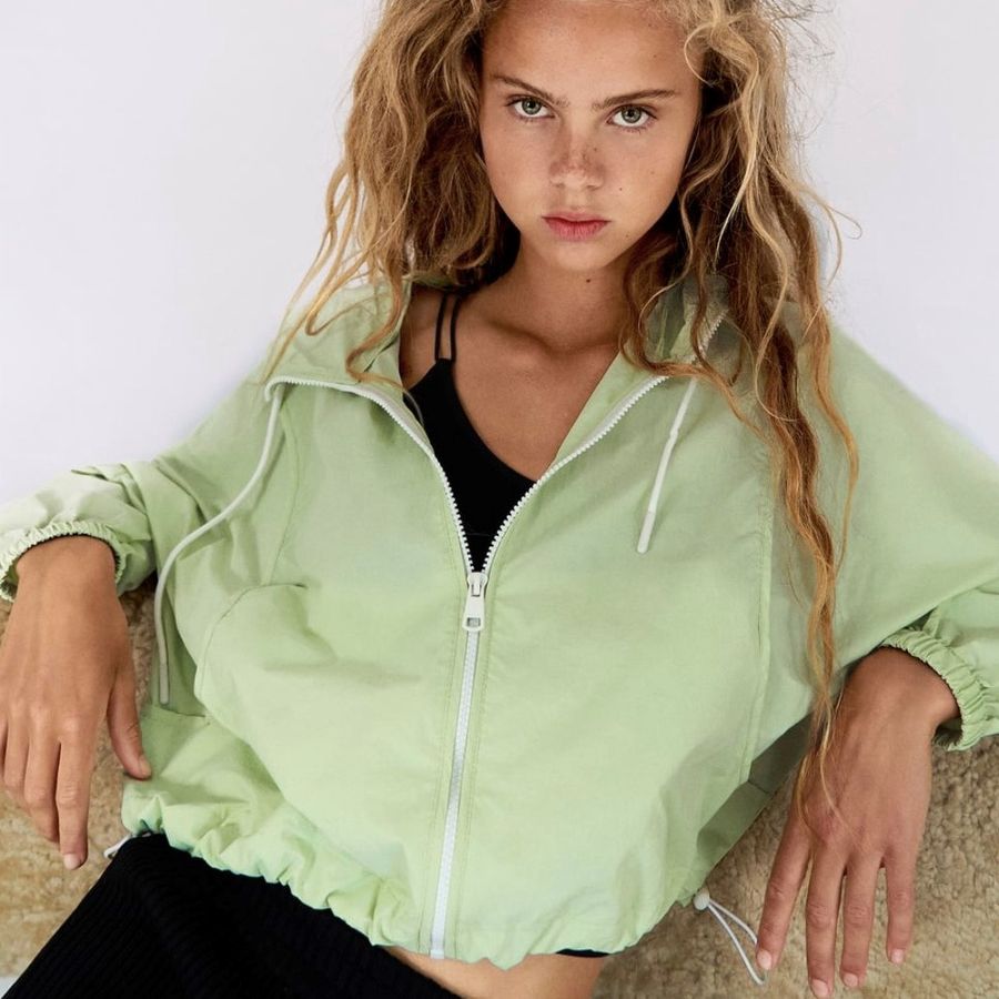 Áo khoác Zara kiểu dáng thời trang, phong cách trẻ trung và hiện đại - size XS.
