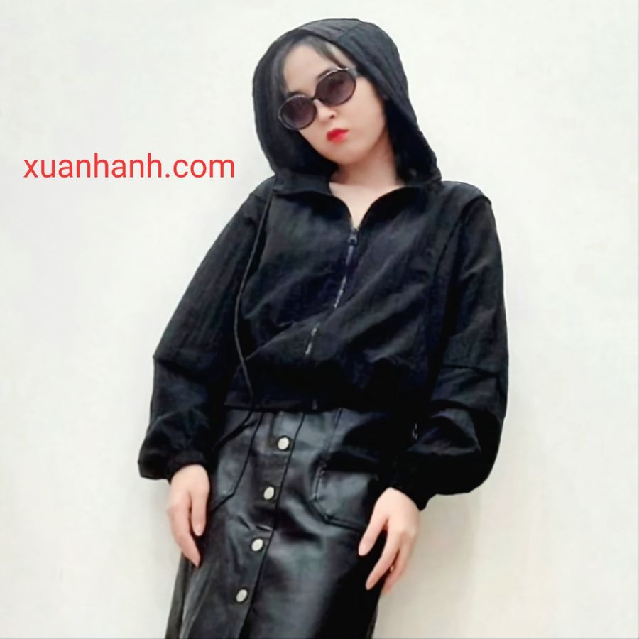 Áo khoác Zara kiểu dáng thời trang, phong cách trẻ trung và hiện đại - size XS.