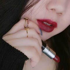 Son Mac Matte Lipstick lì mịn, giữ màu tốt #Diva đỏ rượu vang sang trọng, cuốn hút.