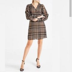 Đầm Vero Moda dáng xòe, cổ đắp chéo, họa tiết caro thanh lịch, nữ tính 