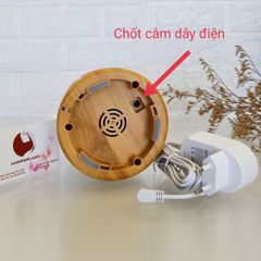 Máy khuếch tán tinh dầu trụ cao, màu trắng đế vân gỗ tích hợp đèn Led 7 màu bắt mắt.