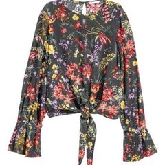 Áo H&M đen cổ tròn họa tiết hoa Mùa Xuân, tay dài loe sành điệu, thắt gút.