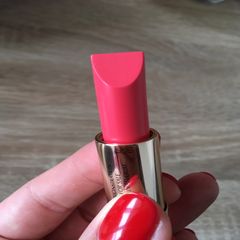 Son Estee Lauder Pure Color Love 250 Radical Chic hồng tươi, matte .