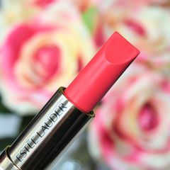 Son Estee Lauder Pure Color Love 330 Wild Poppy hồng san hô xinh xắn, trẻ trung, matte.