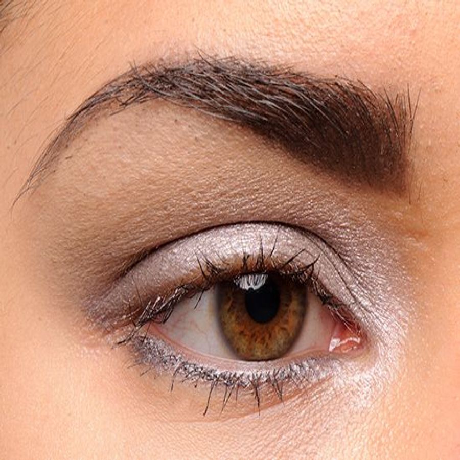Chì mắt Laura Mercier tông vàng đồng rất Tây, giữ màu không trôi, rất đẹp