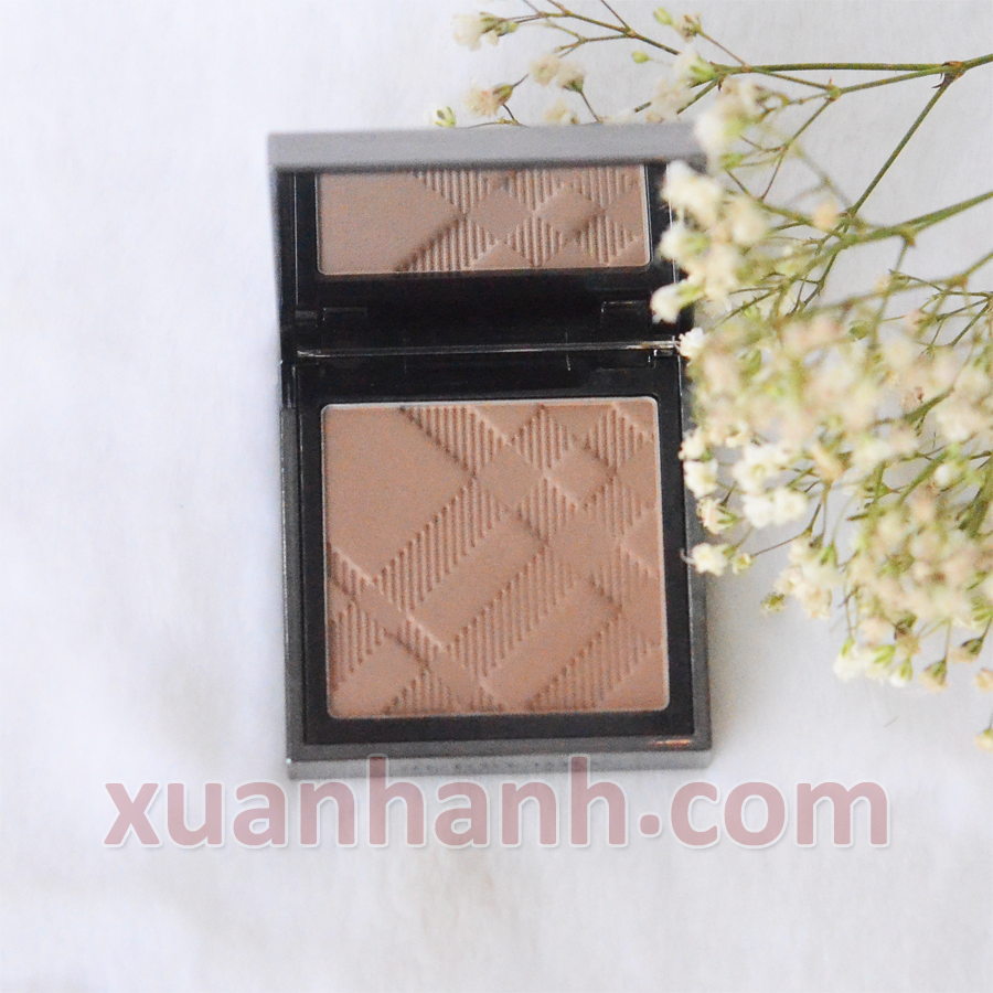 Kit Burberry London England gồm 4sp trang điểm mini siêu xinh xắn
