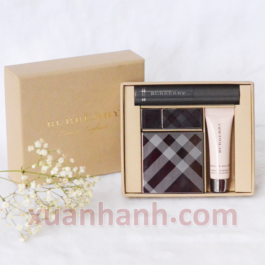 Kit Burberry London England gồm 4sp trang điểm mini siêu xinh xắn
