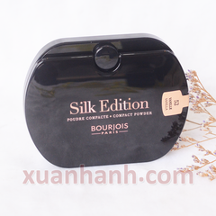 Phấn phủ Bourjois Silk Edition Poudre Compacte kìm dầu, siêu mịn, 52 Vanilla.