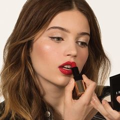 Son Bobbi Brown Luxe Lip Color chất kem mượt, rạng rỡ, 28 Parisian Red 