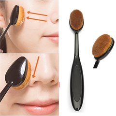Cọ kem nền Daiso Foundation Brush chuyên tán các loại lỏng cho lớp nền hoàn hảo