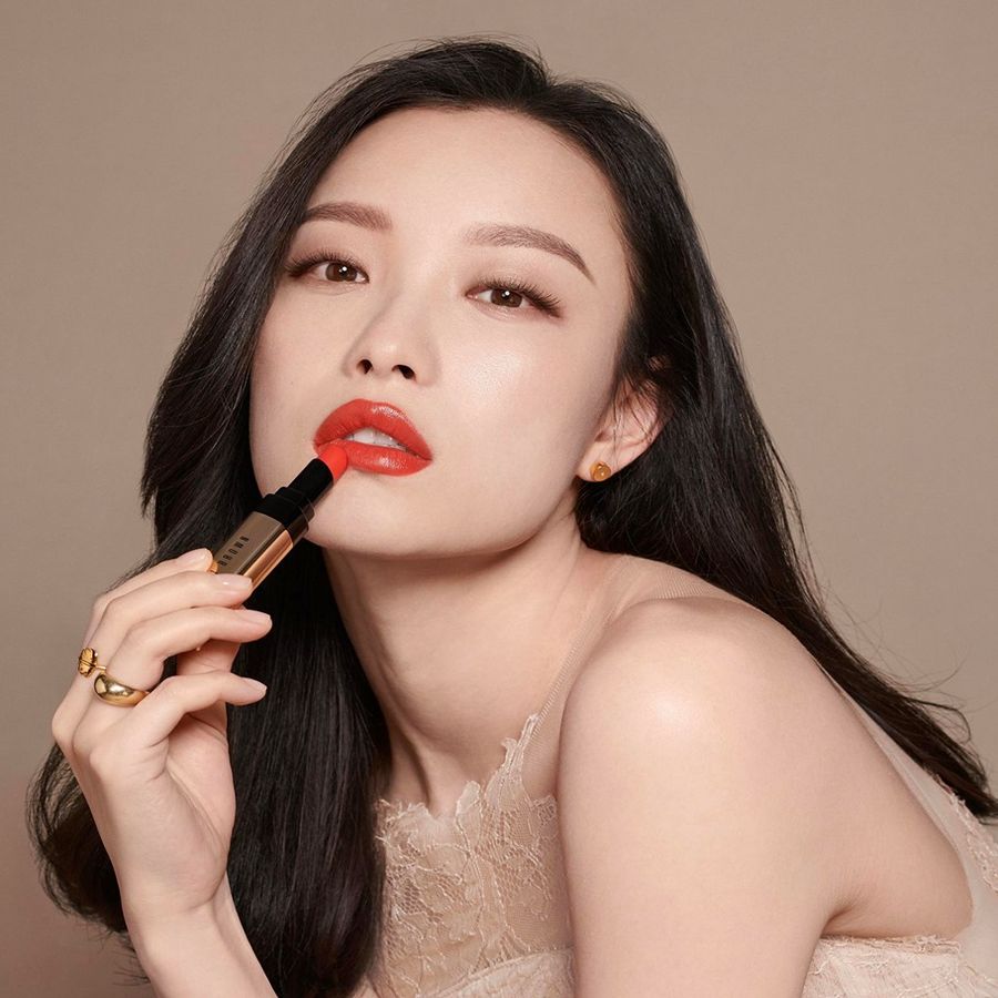 Son Bobbi Brown Luxe Shine Intense bán lì, mềm lâu trôi, #Wild Poppy cam đỏ tươi trẻ, năng động 