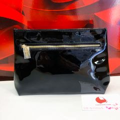 Túi đựng mỹ phẩm Yves Saint Laurent đen rất chất, sang trọng.