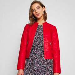 Áo khoác Vero Moda chất liệu da cao cấp, màu đỏ tươi tắn, trẻ trung.